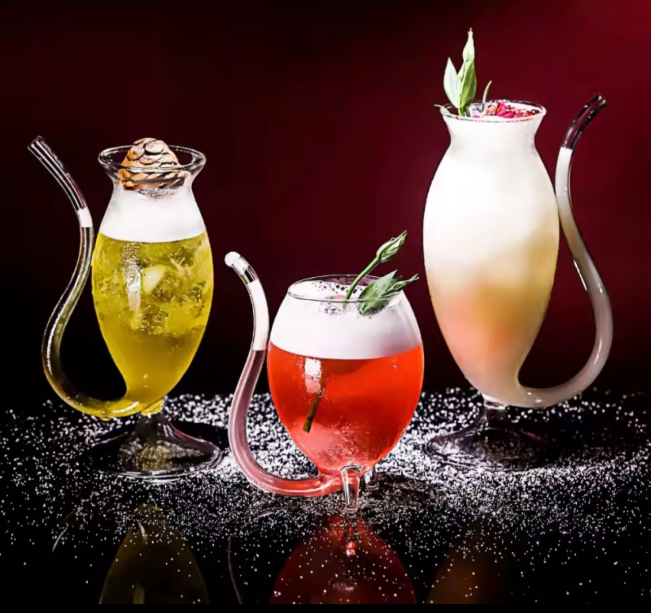 اكواب الزجاج  بتصميم عصري